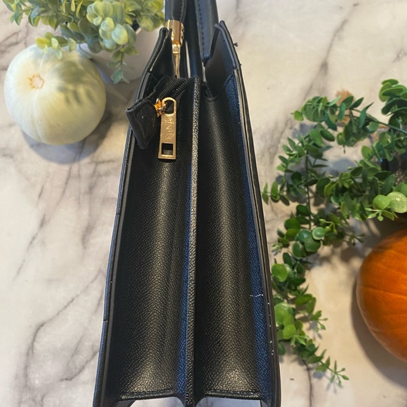 Alyssa Vegan Handbag - Picture 3 of 9